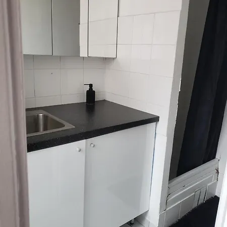 Hotell Le Cedre Saint-Denis (Seine-Saint-Denis)